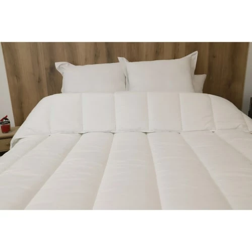 Couette Blanche 550gr Hiver En Polyester Blanc 220x240 Cm 2 Couette Blanche 550gr Hiver En Polyester Blanc 220x240 Cm – Image 2
