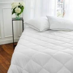 Couette En Microfibre 4 Saisons Blanc 200 X 140 -Doublures De Lit Soldes 2024 couette en microfibre 4 saisons blanc 200 x 140 2
