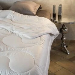 Couette En Soie Tempéré Blanc 220x240 Cm -Doublures De Lit Soldes 2024 couette en soie tempere blanc 220x240 cm 4