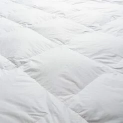 Couette LÉGÈRE 70% Duvet - Coton 200x200 Cm -Doublures De Lit Soldes 2024 couette legere 70 duvet coton 200x200 cm 2