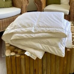 Couette Naturelle Fine En Duvet Et Coton Bio 260x240 Cm -Doublures De Lit Soldes 2024 couette naturelle fine en duvet et coton bio 260x240 cm 4