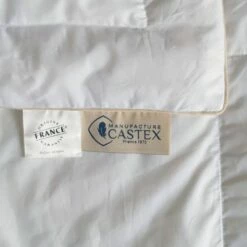 Couette Naturelle Fine En Duvet Et Coton Bio King Size 280x240 Cm -Doublures De Lit Soldes 2024 couette naturelle fine en duvet et coton bio king size 280x240 cm 3