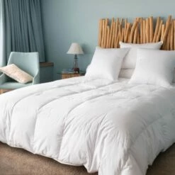 Couette Naturelle Légère En Duvet Et Coton Bio 140x200 cm -Doublures De Lit Soldes 2024 couette naturelle legere en duvet et coton bio 140x200 cm 1