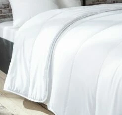 Couette Tempérée 240 X 260 Cm Polyester Blanc -Doublures De Lit Soldes 2024 couette temperee 240 x 260 cm polyester blanc 2